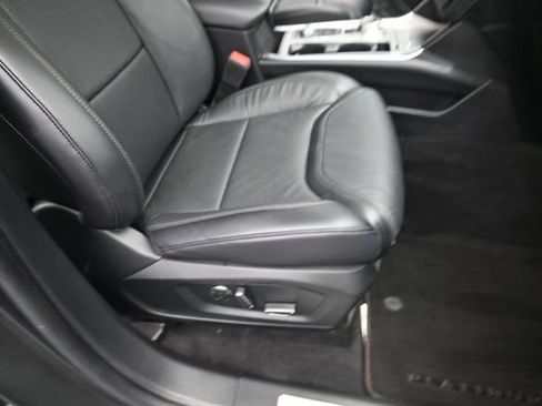 Used 2020 Ford Explorer Platinum w/ Premium Technology Package AWD/4WD image 34