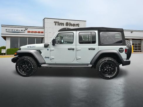 Used 2023 Jeep Wrangler Unlimited w/ Cold Weather Group AWD/4WD image 2