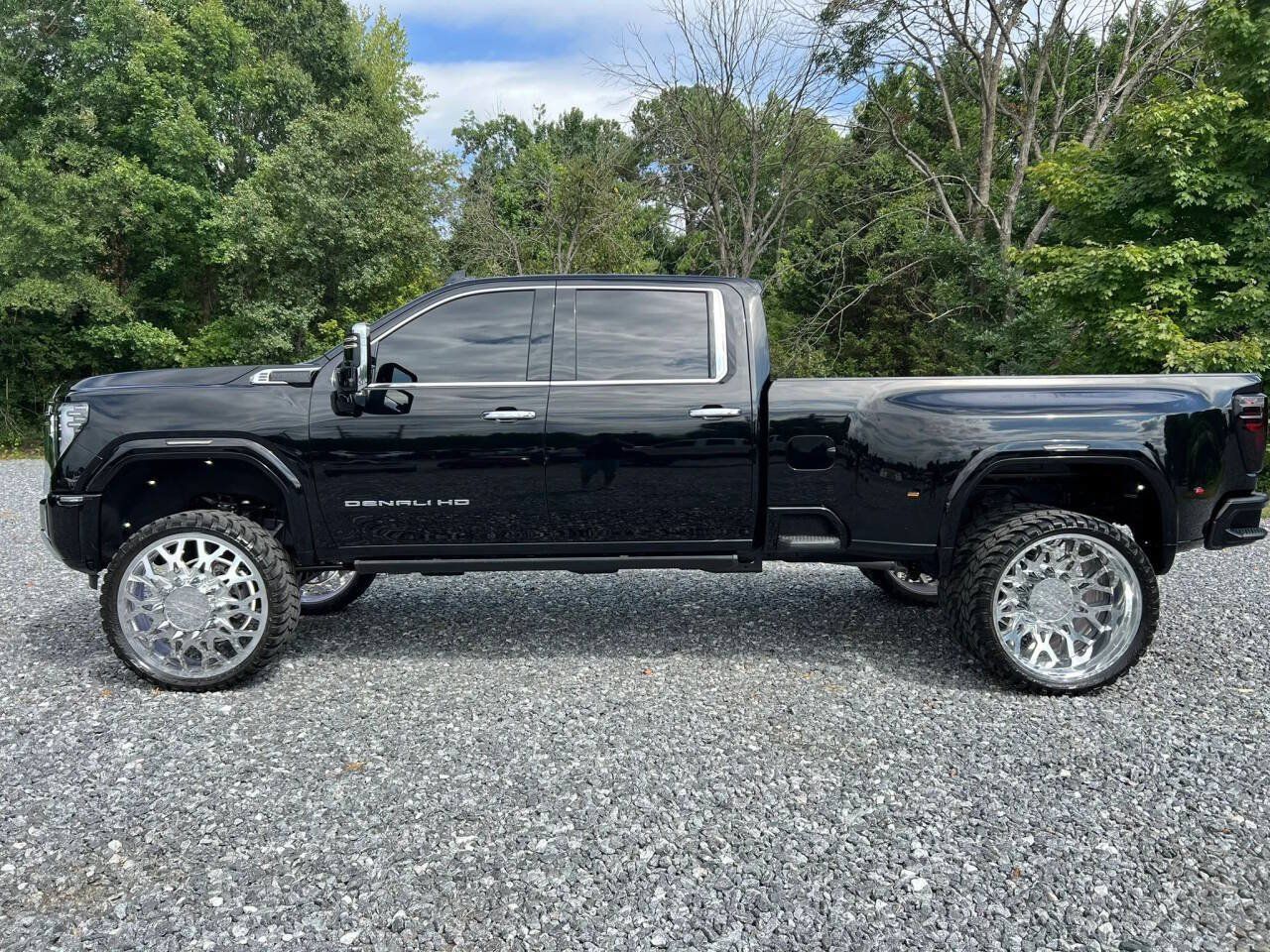 Used 2024 GMC Sierra 3500 Denali w/ Technology Package AWD/4WD image 4