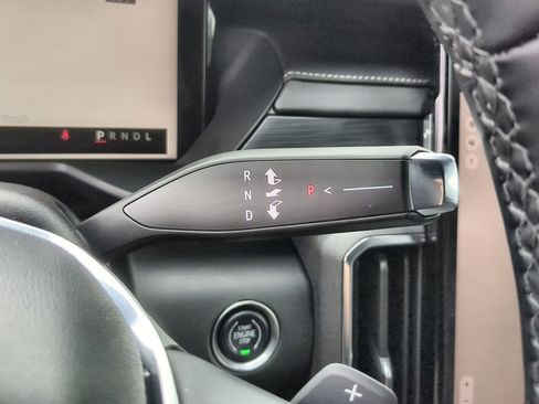 Used 2025 GMC Acadia Elevation image 16