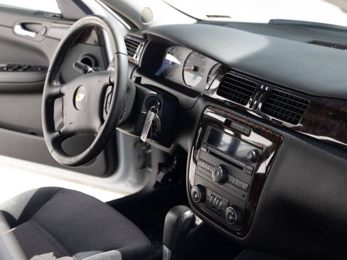 Used 2013 Chevrolet Impala LT FWD image 17