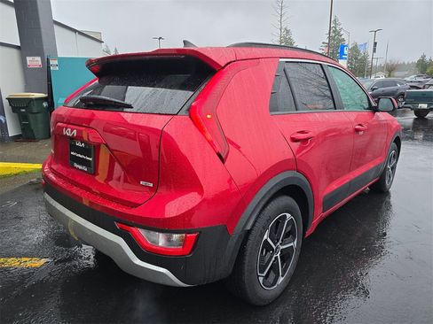 Used 2024 Kia Niro LX image 4