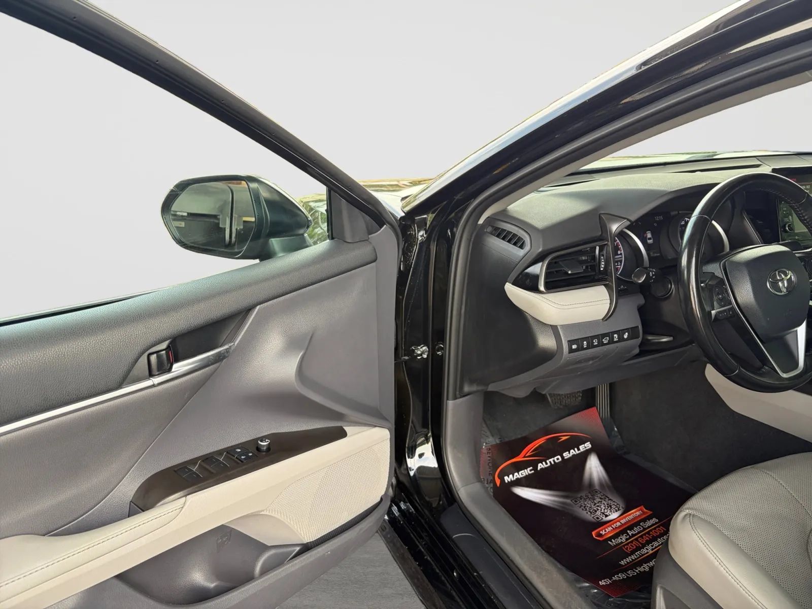 Used 2021 Toyota Camry XLE w/ Navigation Package AWD/4WD image 11