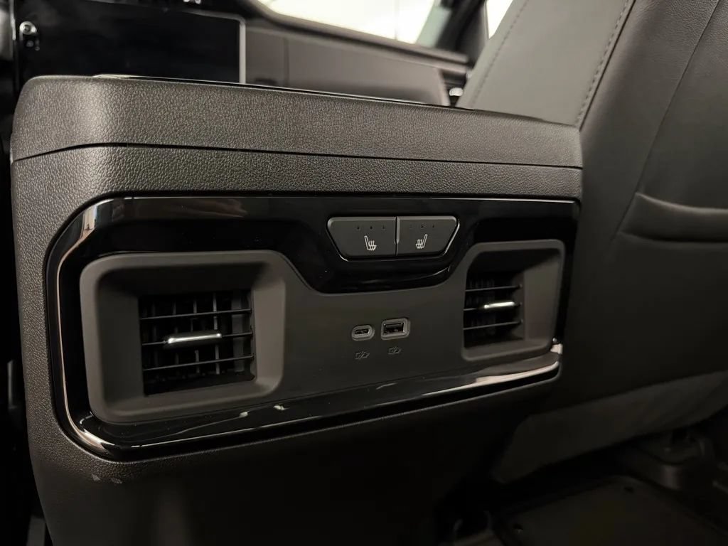 Used 2026 GMC Sierra 3500 AT4 w/ AT4 Premium Plus Package AWD/4WD image 38