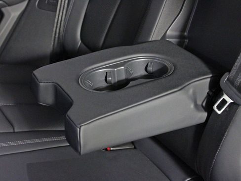 Certified 2025 Porsche Macan image 34