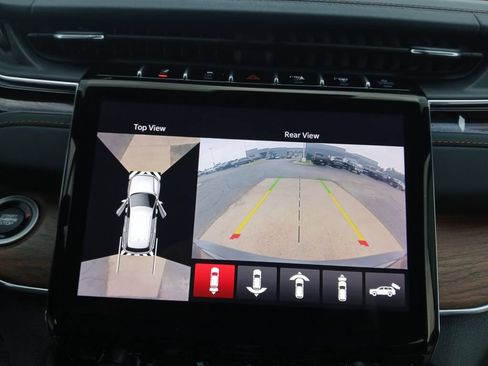 Used 2022 Jeep Grand Cherokee Summit w/ Luxury Tech Group V AWD/4WD image 9