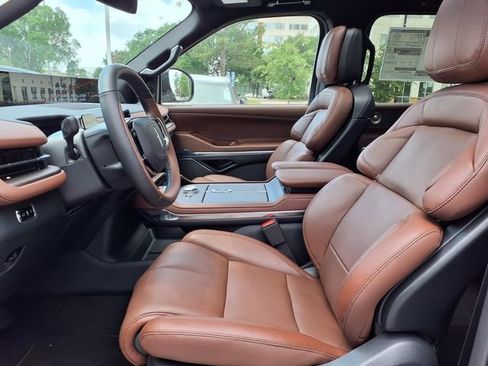 New 2026 Lincoln Navigator L Reserve AWD/4WD image 7