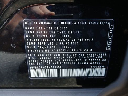 New 2025 Volkswagen Tiguan SE image 29