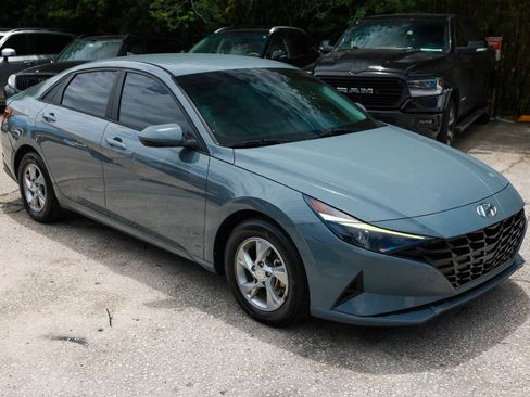 Used 2021 Hyundai Elantra SE FWD image 8