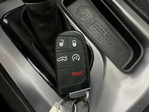 Used 2019 Dodge Charger SXT w/ Blacktop Package RWD image 40