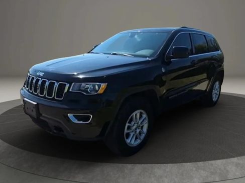 Used 2019 Jeep Grand Cherokee Laredo AWD/4WD image 3