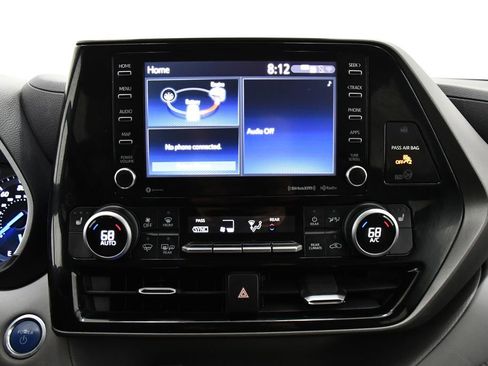 Used 2020 Toyota Highlander XLE image 13