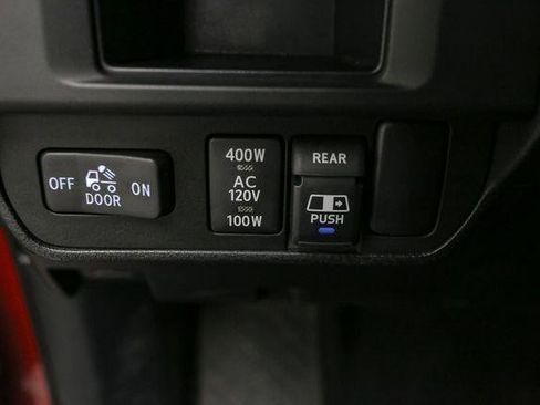 Used 2017 Toyota Tacoma TRD Sport image 39