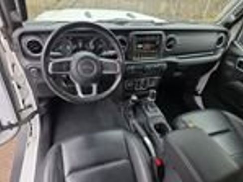 Used 2022 Jeep Wrangler Unlimited Sahara w/ Cold Weather Group AWD/4WD image 21