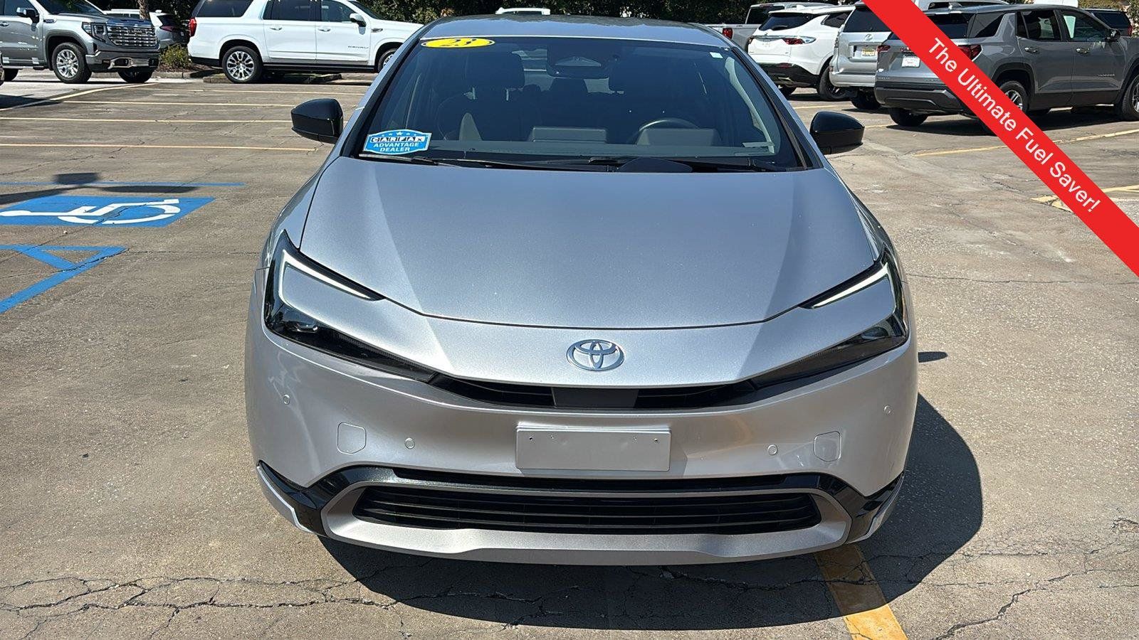 Used 2023 Toyota Prius XLE FWD image 2