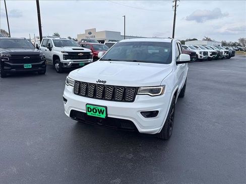 Used 2021 Jeep Grand Cherokee Laredo X image 2
