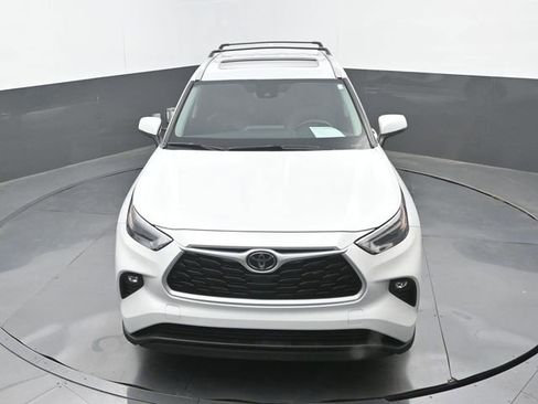 Used 2022 Toyota Highlander XLE image 32