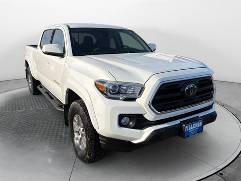 Used 2018 Toyota Tacoma SR5 image 3
