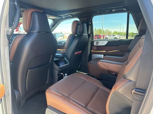 Used 2023 Lincoln Navigator L Reserve image 8