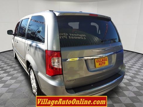 Used 2014 Chrysler Town & Country Touring w/ Trailer Tow Group image 10