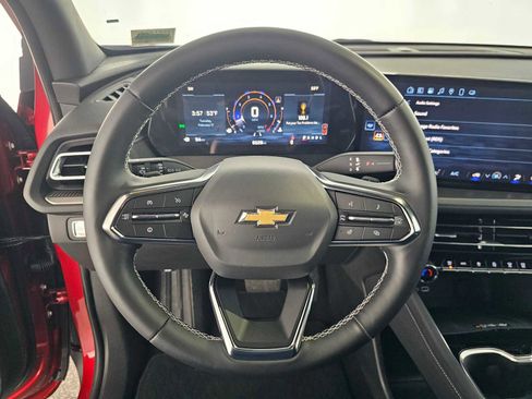 Used 2025 Chevrolet Traverse LT w/ Driver Confidence Package image 24