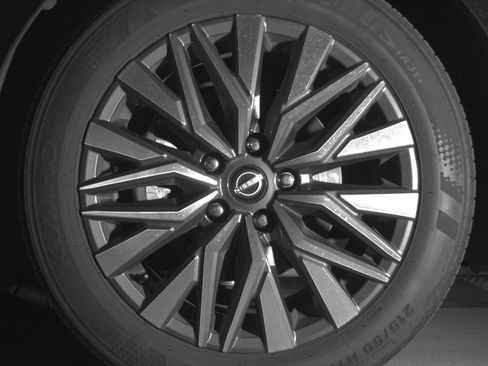 Used 2025 Nissan Altima 2.5 SV FWD image 12