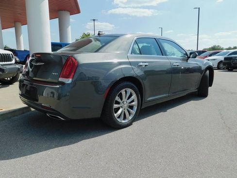 Used 2019 Chrysler 300 Limited w/ Safetytec Plus Group image 9