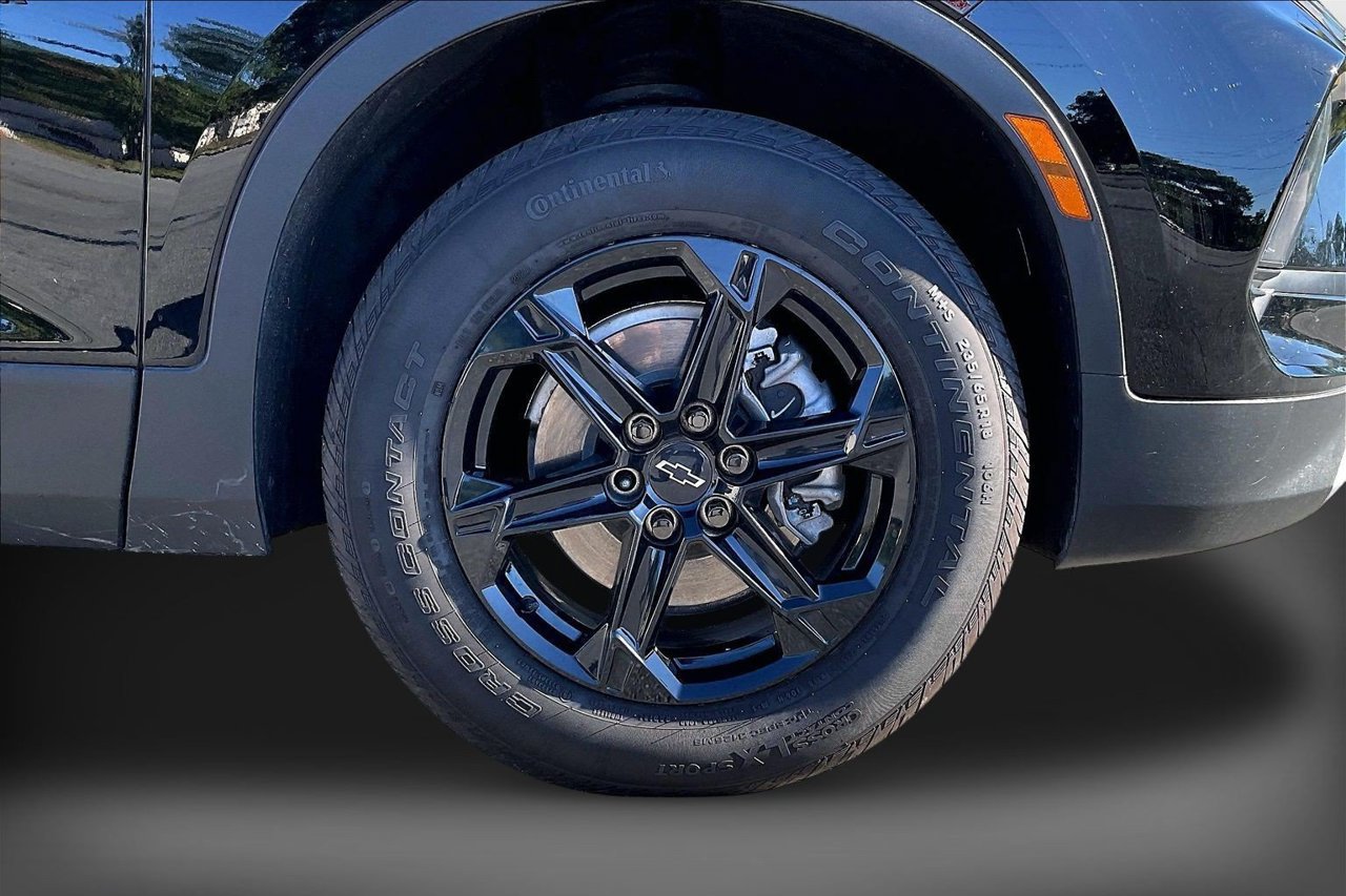 Used 2025 Chevrolet Blazer LT w/ Midnight/Sport Edition FWD image 34
