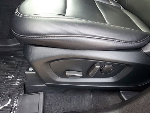 Used 2022 Ford Explorer XLT w/ Equipment Group 202A image 10