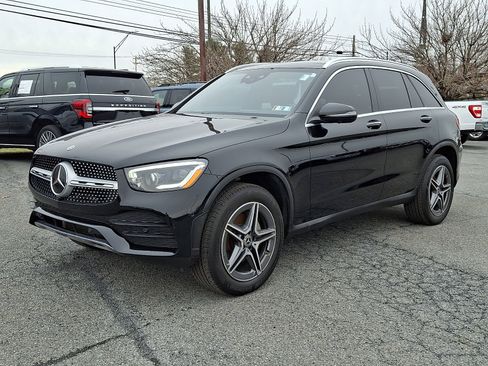 Used 2021 Mercedes-Benz GLC 300 4MATIC image 3