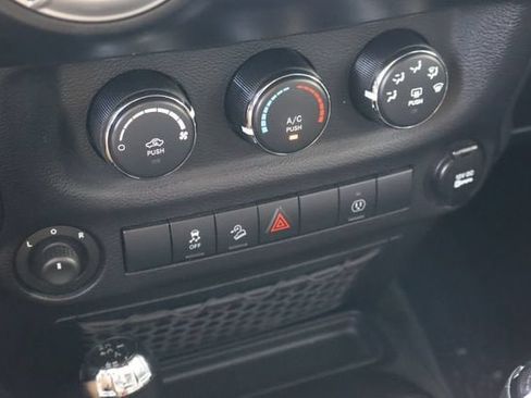 Used 2013 Jeep Wrangler Unlimited Sahara w/ Connectivity Group AWD/4WD image 7