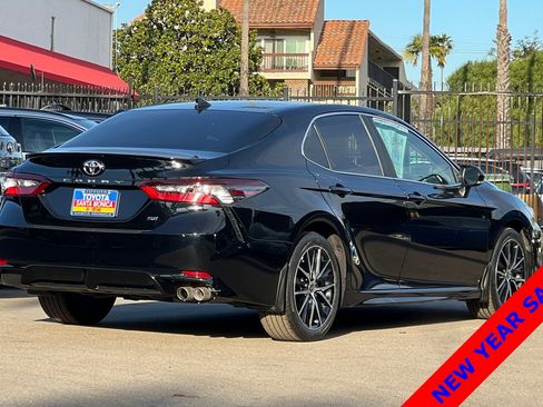 Used 2023 Toyota Camry SE image 4