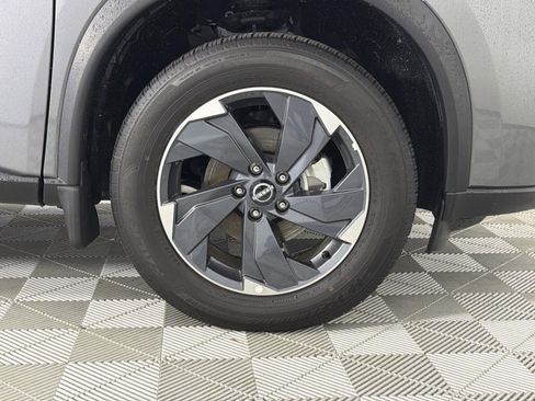 Used 2024 Nissan Rogue SV image 33
