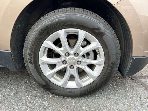 Used 2018 Chevrolet Equinox LT w/ Sun & Infotainment Package image 7