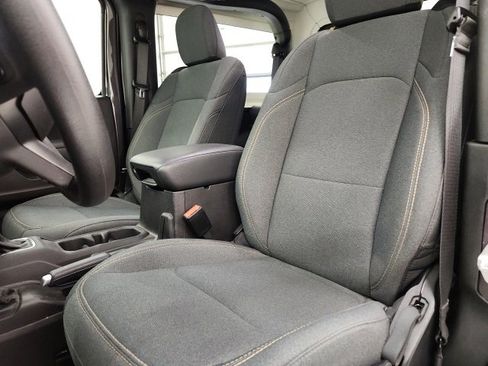 Used 2025 Jeep Wrangler Sport image 37