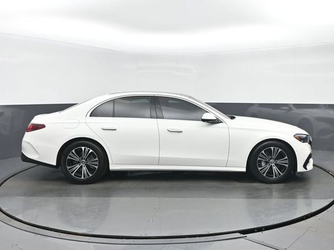 Used 2024 Mercedes-Benz E 350 4MATIC Sedan image 2