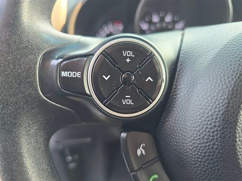 Used 2015 Kia Soul image 23