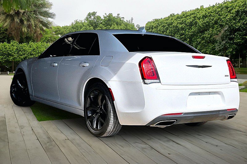 Used 2023 Chrysler 300 Touring w/ Sport Appearance Package RWD image 9
