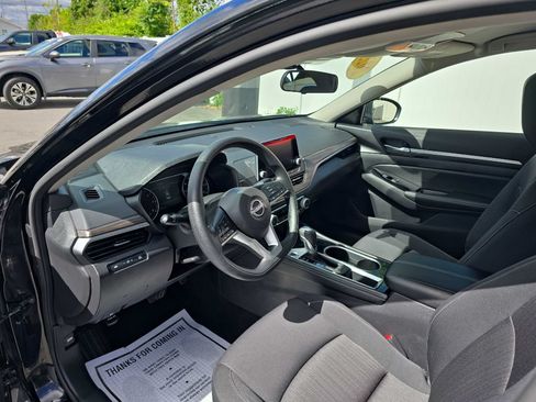 Used 2023 Nissan Altima 2.5 SV FWD image 13