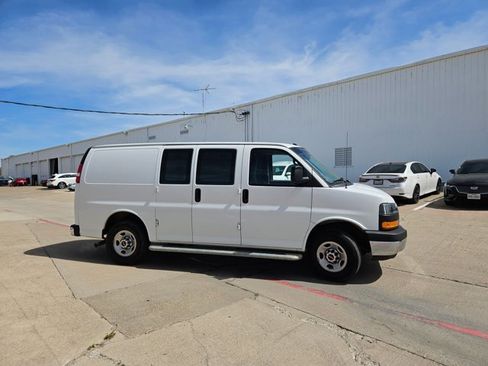 Used 2023 GMC Savana 2500 w/ Driver Convenience Package image 4
