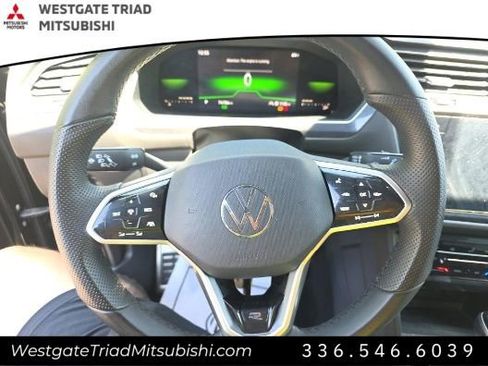 Used 2022 Volkswagen Tiguan SE R-Line FWD image 9