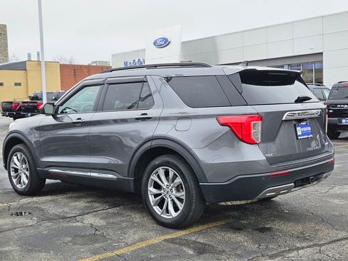 Used 2022 Ford Explorer XLT w/ Equipment Group 202A image 3