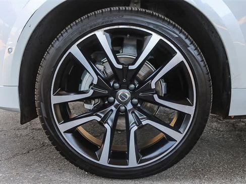 Used 2024 Volvo XC60 B5 Ultimate image 11