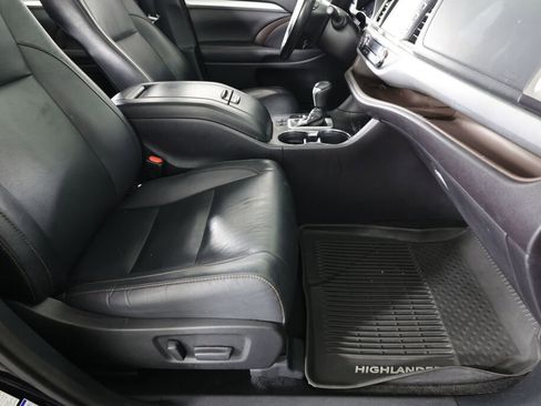 Used 2017 Toyota Highlander XLE image 27