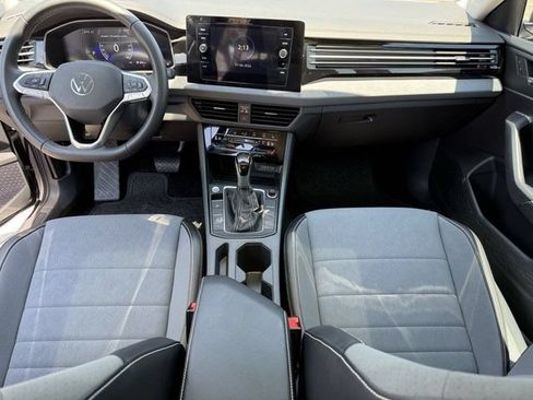 Used 2026 Volkswagen Jetta SE FWD image 10
