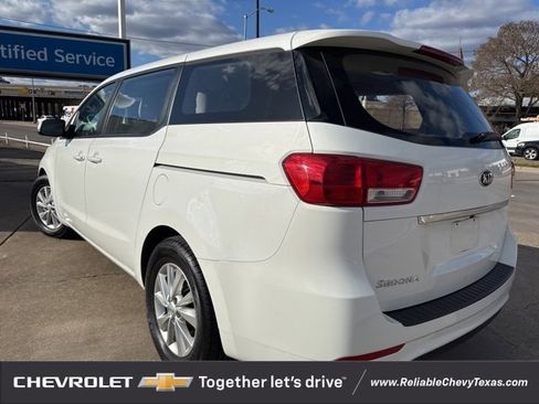 Used 2018 Kia Sedona L image 6