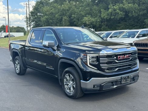 Used 2025 GMC Sierra 1500 SLT AWD/4WD image 3
