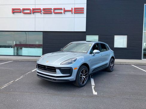 Used 2025 Porsche Macan AWD/4WD image 1