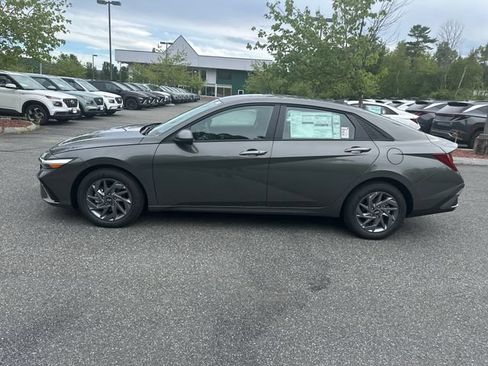 New 2026 Hyundai Elantra Hybrid FWD image 2