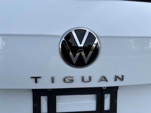Used 2024 Volkswagen Tiguan SE image 11